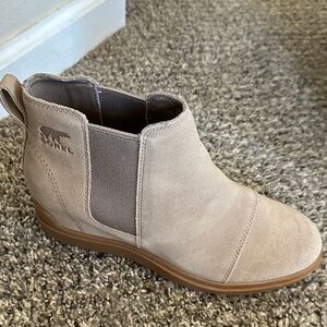 Sorel Taupe Suede Evie Chelsea boot